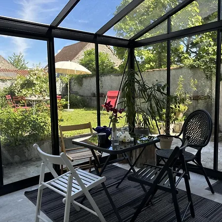 Maison Authentique Avec Jardin Clos, Verriere Et Velos A - Fr-1-489-538 * Charroux-d'Allier