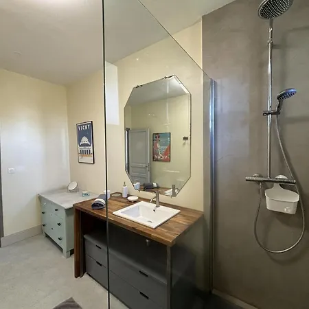 Maison De Charme Avec Jardin Clos Et Animaux Admis A - Fr-1-489-538 別荘 Charroux-dʼAllier